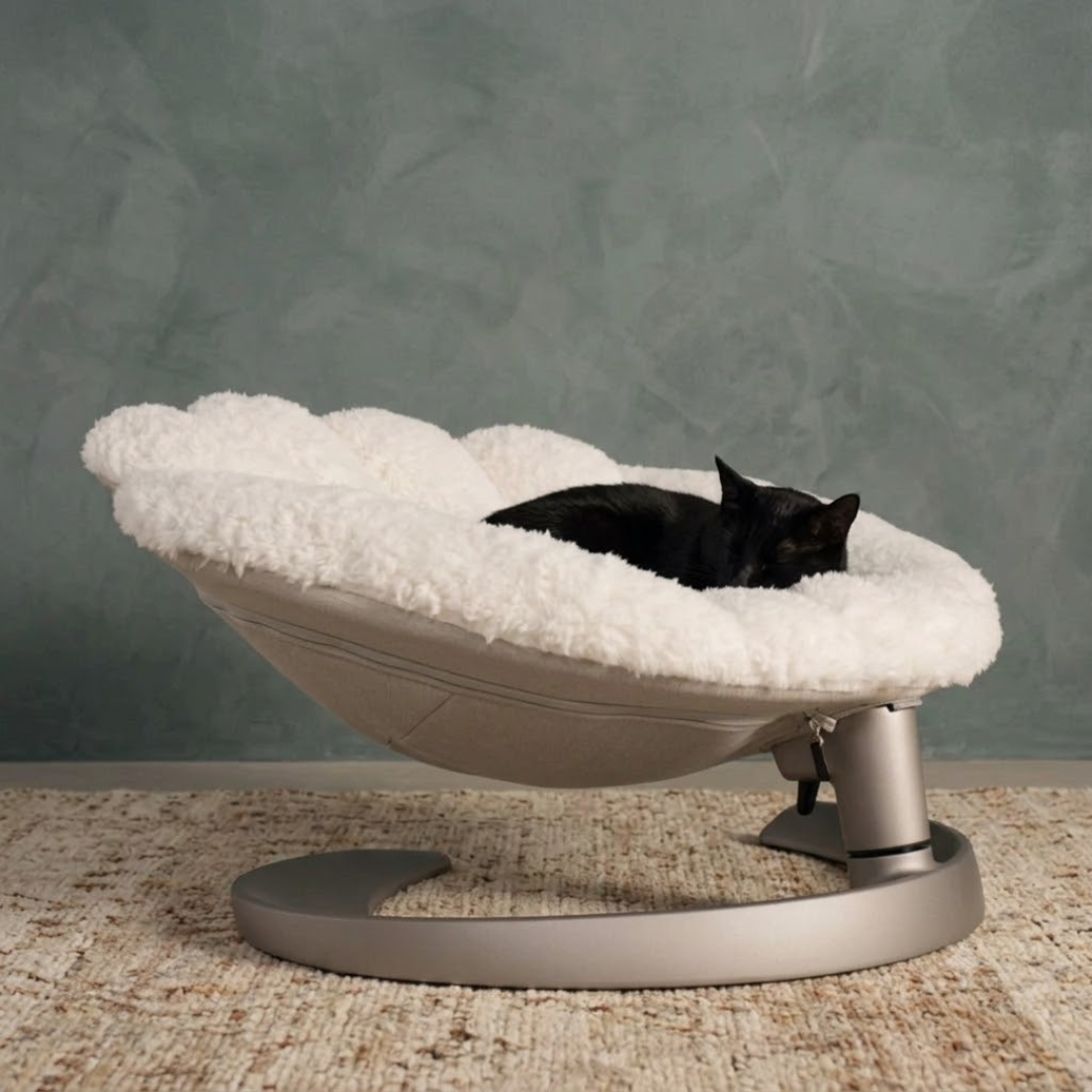 The Clamshell Swivel Lounger